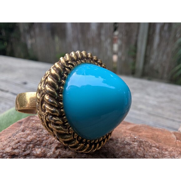Vintage Turquoise Blue Dome Ring: Adjustable Ring size 6 thru 7 - Picture 2 of 10